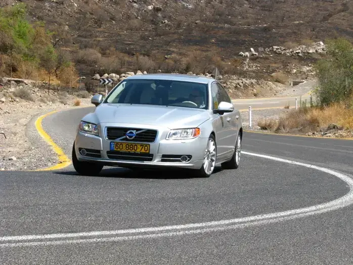 מבחן השוואתי ב.מ.וו 535i מול לקסוס GS450 היברידית מול וולוו S80 T6 (קובי ליאני) מבחן השוואתי ב.מ.וו 535i מול לקסוס GS450 היברידית מול וולוו S80 T6 (קובי ליאני)