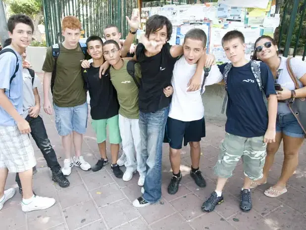 תיכוניסטים בתיכון "בליך" ברמת גן, בפתיחת שנת הלימודים 2010 (נמרוד סונדרס) תיכוניסטים בתיכון "בליך" ברמת גן, בפתיחת שנת הלימודים 2010 (נמרוד סונדרס)