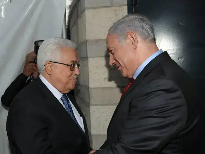 ראש הממשלה בנימין נתניהו מקבל את פניו של יו"ר הרשות הפלסטינית אבו מאזן במעונו בירושלים ספטמבר 2010 (לשכת העיתונות הממשלתית , עמוס בן גרשום) ראש הממשלה בנימין נתניהו מקבל את פניו של יו"ר הרשות הפלסטינית אבו מאזן במעונו בירושלים ספטמבר 2010 (לשכת העיתונות הממשלתית , עמוס בן גרשום)