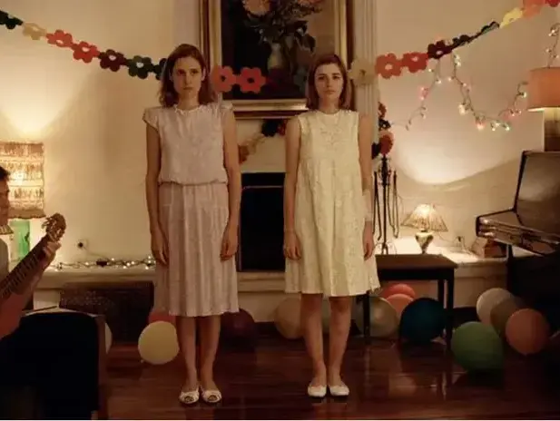 מתוך הסרט "Dogtooth" (יח"צ) מתוך הסרט "Dogtooth" (יח"צ)