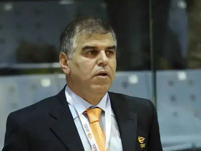 השופט לשעבר סמי בכר בתפקיד משקיף בליגת העל בכדורסל (מנהלת ליגת העל בכדורסל , עודד קרני) השופט לשעבר סמי בכר בתפקיד משקיף בליגת העל בכדורסל (מנהלת ליגת העל בכדורסל , עודד קרני)