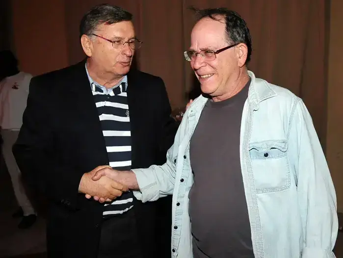 מימין, רזי ברקאי, מוטי רוזנבלום - כנס אילת 2010 (ברני ארדוב) מימין, רזי ברקאי, מוטי רוזנבלום - כנס אילת 2010 (ברני ארדוב)