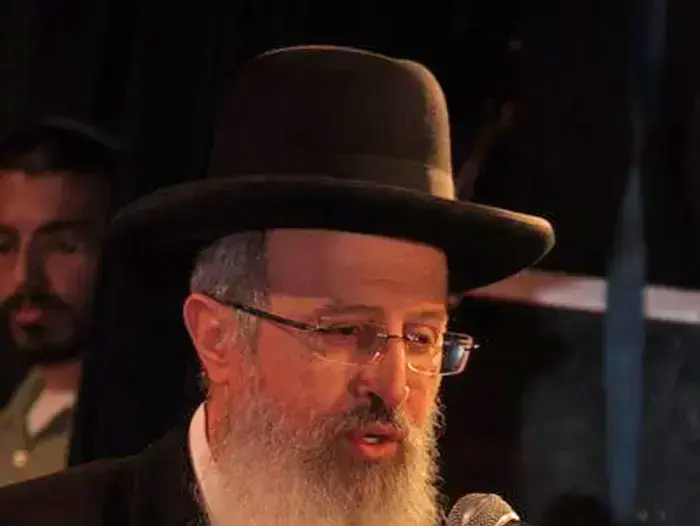 הרב אברהם יוסף, רבה הספרדי של חולון ובנו של הרב עובדיה יוסף, דצמבר 2010 (יח"צ , ויקטור מזוז- סוכנות הידיעות 24) הרב אברהם יוסף, רבה הספרדי של חולון ובנו של הרב עובדיה יוסף, דצמבר 2010 (יח"צ , ויקטור מזוז- סוכנות הידיעות 24)