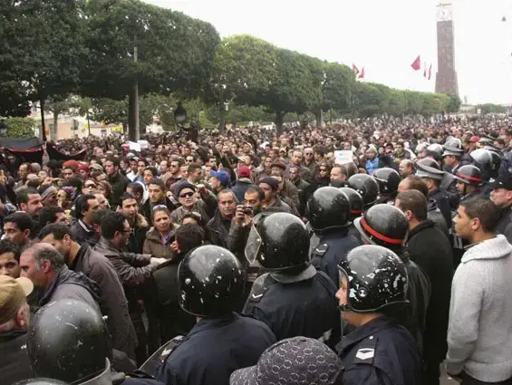 מהומות בטוניס בירת טוניסיה (רויטרס) מהומות בטוניס בירת טוניסיה (רויטרס)