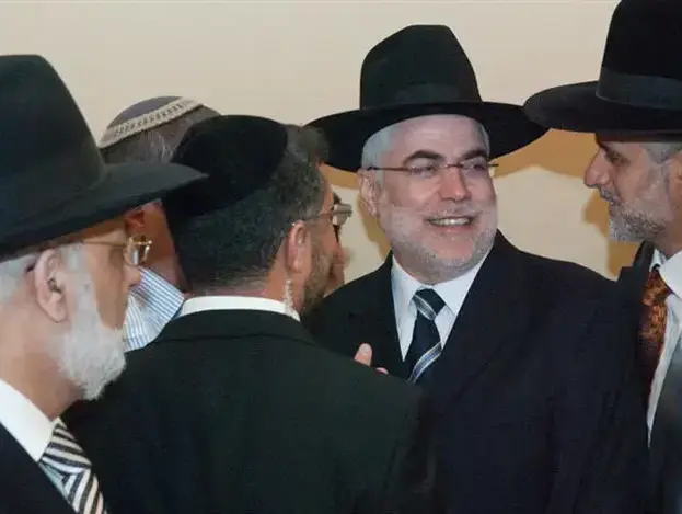 שלמה בניזרי בחגיגית בר המצווה של בנו של אלי ישי, ינואר 2011 (עומר מירון) שלמה בניזרי בחגיגית בר המצווה של בנו של אלי ישי, ינואר 2011 (עומר מירון)