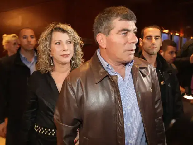 גבי ורונית אשכנזי במסיבתו של מנחם הורוביץ שחגג את מעברו לתל אביב מקריית שמונה, פברואר 2011 (שי אוקנין) גבי ורונית אשכנזי במסיבתו של מנחם הורוביץ שחגג את מעברו לתל אביב מקריית שמונה, פברואר 2011 (שי אוקנין)