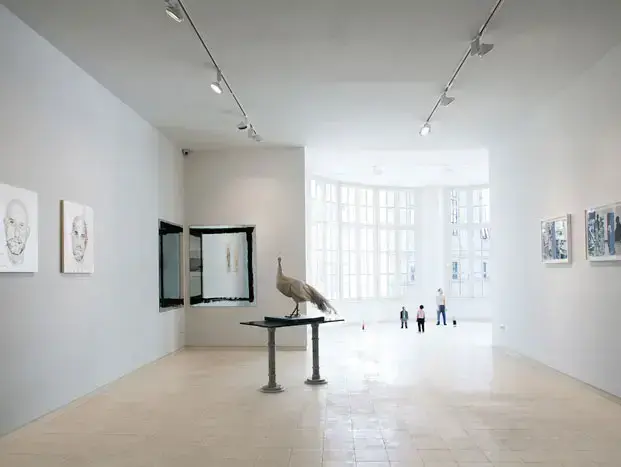 גלריה שלוש (יח"צ , טל נסים) גלריה שלוש (יח"צ , טל נסים)