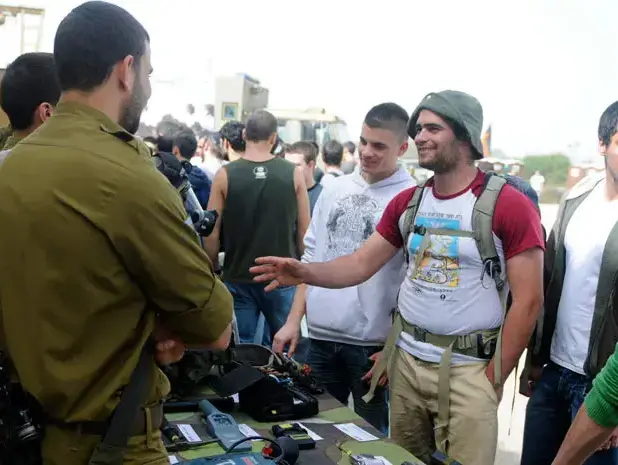 תמונות יום עיון למועמדים לשירות חיל ההנדסה (דובר צה"ל) תמונות יום עיון למועמדים לשירות חיל ההנדסה (דובר צה"ל)