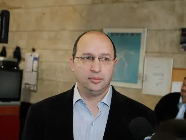 יושב ראש אגף איגוד מקצועי בהסתדרות, אבי ניסקורן, בפגישה בין נציגי העובדים הסוציאלים השובתים עם נציגי משרד האוצר וההסתדרות, מרץ 2011 (אורי לנץ) יושב ראש אגף איגוד מקצועי בהסתדרות, אבי ניסקורן, בפגישה בין נציגי העובדים הסוציאלים השובתים עם נציגי משרד האוצר וההסתדרות, מרץ 2011 (אורי לנץ)