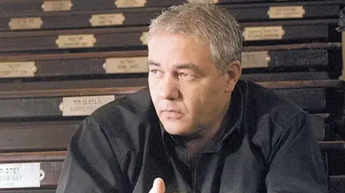 רונאל פישר בתוכנית "איך להצליח בשישה שיעורים" (צילום מסך) רונאל פישר בתוכנית "איך להצליח בשישה שיעורים" (צילום מסך)
