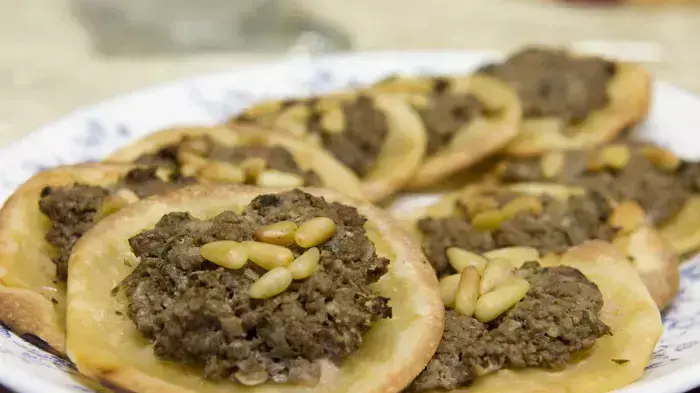 לחמעג'ין חלב?י לחמעג'ין חלב?י (נמרוד סונדרס)