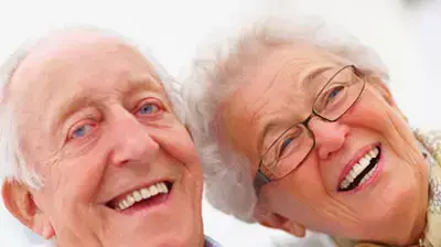 זוג זקנים מבוגרים (ShutterStock) זוג זקנים מבוגרים (ShutterStock)