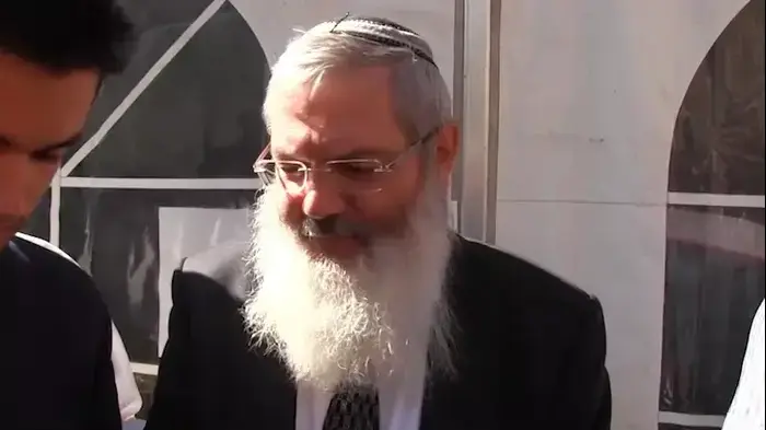 סגן השר גורש מהשבעה: "אל תשא את שם הרב" (מור שאולי) סגן השר גורש מהשבעה: "אל תשא את שם הרב" (מור שאולי)