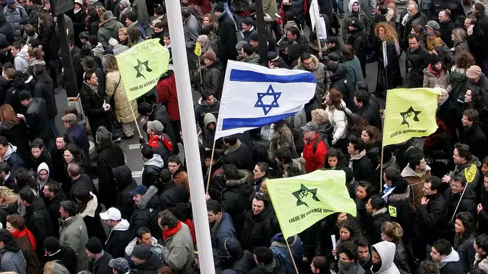 הפגנה של הליגה להגנה יהודית (DJL) של הרב כהנא. פריז, 2006 (AP) הפגנה של הליגה להגנה יהודית (DJL) של הרב כהנא. פריז, 2006 (AP)