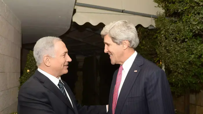 ראש הממשלה בנימין נתניהו נפגש בירושלים עם שר החוץ האמריקני ג'ון קרי, ינואר 2014 (לשכת העיתונות הממשלתית , עמוס בן גרשום) ראש הממשלה בנימין נתניהו נפגש בירושלים עם שר החוץ האמריקני ג'ון קרי, ינואר 2014 (לשכת העיתונות הממשלתית , עמוס בן גרשום)