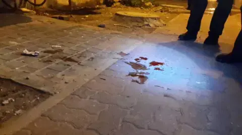 צעיר כבן 20 נרצח בקטטה ברחוב השחם באילת. 15 במרץ 2014 (חטיבת דובר המשטרה , דוברות משטרת אילת) צעיר כבן 20 נרצח בקטטה ברחוב השחם באילת. 15 במרץ 2014 (חטיבת דובר המשטרה , דוברות משטרת אילת)