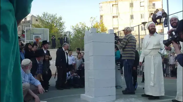 טקס שהתקיים שנה שעברה כדי לתרגל הקרבת קורבן בפסח. אפריל 2014 (יח"צ , מטה ארגוני המקדש) טקס שהתקיים שנה שעברה כדי לתרגל הקרבת קורבן בפסח. אפריל 2014 (יח"צ , מטה ארגוני המקדש)