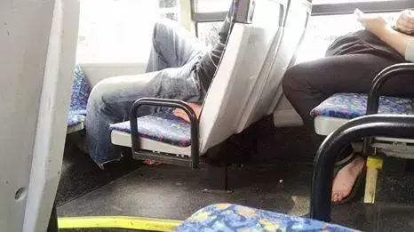 מתוך עמוד הפייסבוק "גברים באוטובוסים" (אתר רשמי , פייסבוק) מתוך עמוד הפייסבוק "גברים באוטובוסים" (אתר רשמי , פייסבוק)