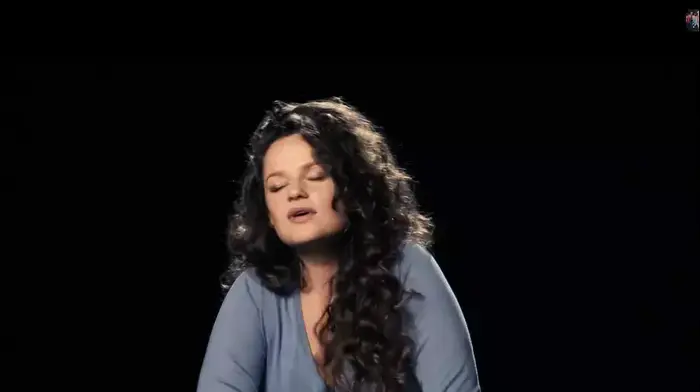 חברות להקת "אדם" ההולנדית שרות תוך כדי עינוג עצמי (צילום מסך , יוטיוב) חברות להקת "אדם" ההולנדית שרות תוך כדי עינוג עצמי (צילום מסך , יוטיוב)