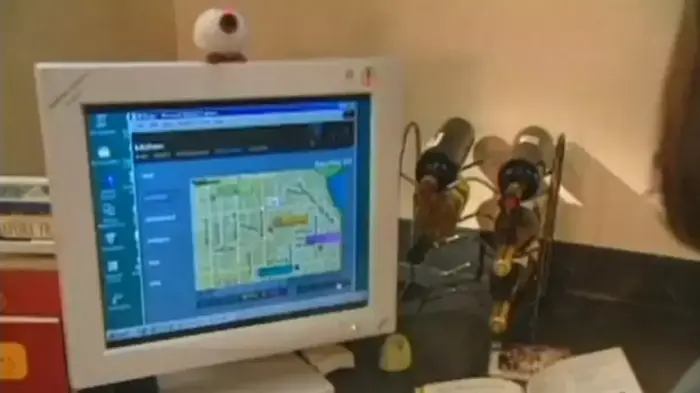 סרטון של מיקרוסופט משנת 1990 בית חכם (צילום מסך , יוטיוב) סרטון של מיקרוסופט משנת 1990 בית חכם (צילום מסך , יוטיוב)