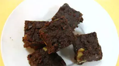 בראוניז מפירורי עוגה (סמדר ולטר) בראוניז מפירורי עוגה (סמדר ולטר) (מערכת וואלה! NEWS)