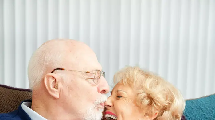 זוג מבוגר (ShutterStock) זוג מבוגר (ShutterStock)