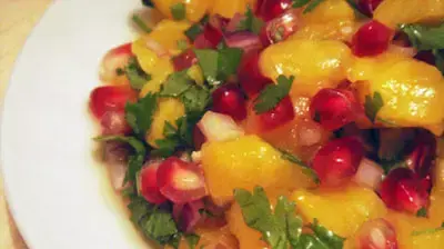 סלט מנגו רימונים וכוסברה (נגה משל) סלט מנגו רימונים וכוסברה (נגה משל) (מערכת וואלה!)