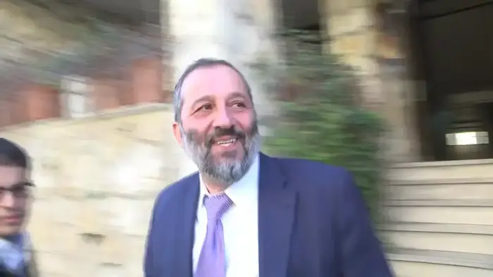 דרעי בבוקר שאחרי הדרמה: "בעזרת השם, הכול יהיה בסדר" (עומר מירון) דרעי בבוקר שאחרי הדרמה: "בעזרת השם, הכול יהיה בסדר" (עומר מירון)