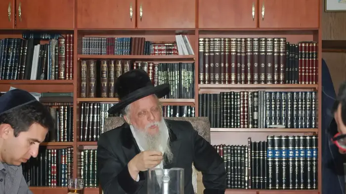 האדמו"ר מבוסטון (יח"צ , יהודה יוסף אדלר) האדמו"ר מבוסטון (יח"צ , יהודה יוסף אדלר)