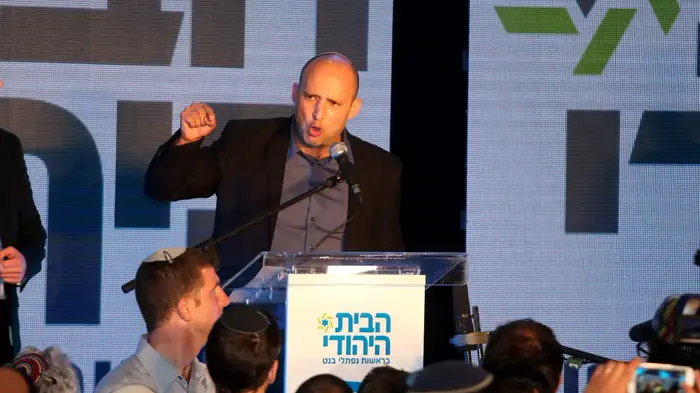 יו"ר הבית היהודי נפתלי בנט נואם במטה לאחר תוצאות המדגם, מרץ 2015 (קובי אליהו) יו"ר הבית היהודי נפתלי בנט נואם במטה לאחר תוצאות המדגם, מרץ 2015 (קובי אליהו)