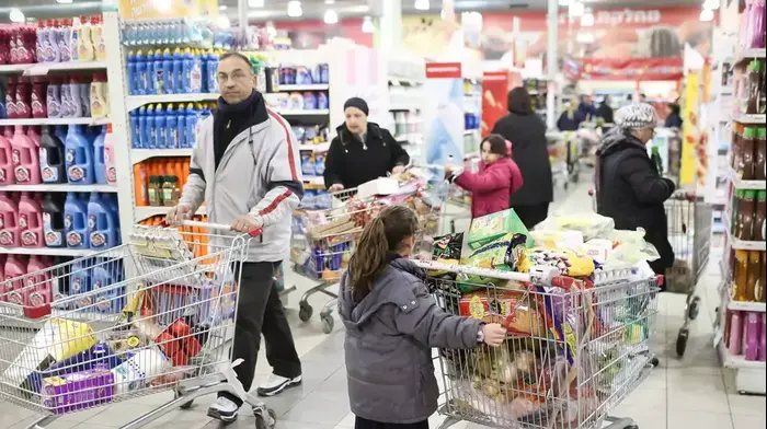 אילוסטרציה: קניות (נועם מושקוביץ) אילוסטרציה: קניות (נועם מושקוביץ)
