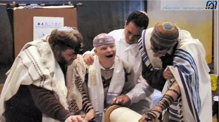 ראש העיר ביטל טקס בר ובת מצווה לילדים עם מוגבלויות. הסיבה: בית הכנסת מסורתי (צילום מסך , פייסבוק)