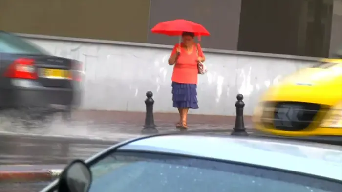 בא בזמן: גשם מלווה ברוחות ערות החל לרדת באזור המרכז (דוד קורן) בא בזמן: גשם מלווה ברוחות ערות החל לרדת באזור המרכז (דוד קורן)