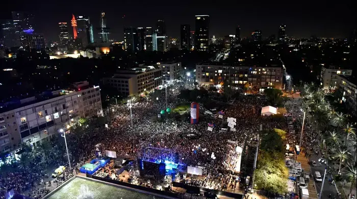 עצרת לציון 20 שנה לרצח רה"מ יצחק רבין ז"ל. אוקטובר 2015 (ראובן קסטרו) עצרת לציון 20 שנה לרצח רה"מ יצחק רבין ז"ל. אוקטובר 2015 (ראובן קסטרו)