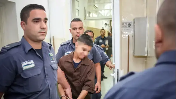 המחבל בן ה-13 מהפיגוע בפסגת זאב בהארכת מעצרו, אוקטובר 2015 (נועם מושקוביץ) המחבל בן ה-13 מהפיגוע בפסגת זאב בהארכת מעצרו, אוקטובר 2015 (נועם מושקוביץ)