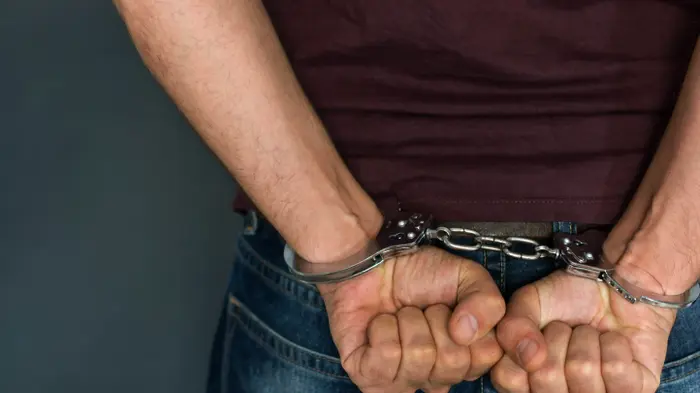 אילוסטרציה גבר אזוק (ShutterStock) אילוסטרציה גבר אזוק (ShutterStock)