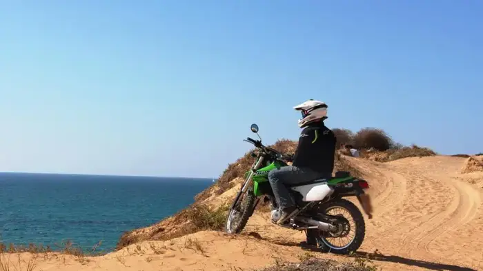 קוואסאקי KLX במבחן (ניר בן טובים , ראובן סביו) קוואסאקי KLX במבחן (ניר בן טובים , ראובן סביו)