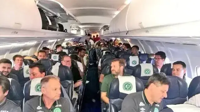 חברי קבוצת הכדורגל הברזילאית שאופוקואנסה בדרכם לקולומביה, 29 בנובמבר 2016 (צילום מסך , טוויטר) חברי קבוצת הכדורגל הברזילאית שאופוקואנסה בדרכם לקולומביה, 29 בנובמבר 2016 (צילום מסך , טוויטר)