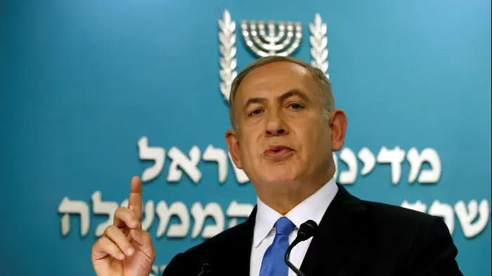 ראש הממשלה בנימין נתניהו נותן הצהרה לאחר נאומו של מזכיר המדינה של ארה"ב ג'ון קרי, 28 בדצמבר 2016 (רויטרס) ראש הממשלה בנימין נתניהו נותן הצהרה לאחר נאומו של מזכיר המדינה של ארה"ב ג'ון קרי, 28 בדצמבר 2016 (רויטרס)