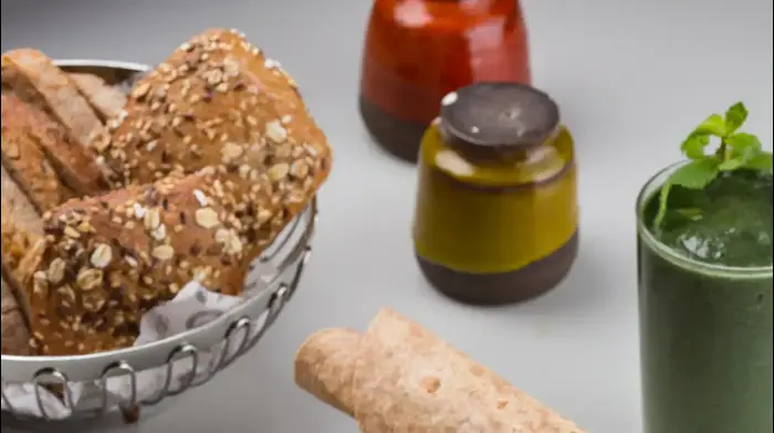 סלט ירקות וספירולינה בקפה לואיז סלט ירקות וספירולינה בקפה לואיז (דרור עינב)