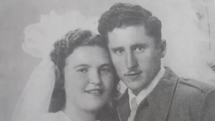 ניצולי שואה חוזרים לשירי ילדותם (שרה לייכט ביום נישואיה) (מערכת וואלה! NEWS , באדיבות שרה לייכט) ניצולי שואה חוזרים לשירי ילדותם (שרה לייכט ביום נישואיה) (מערכת וואלה! NEWS , באדיבות שרה לייכט)