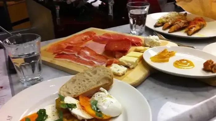 מנה איטלקית במתחם איטלי בניו יורק (מערכת וואלה! NEWS , מיה א-דור)