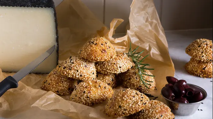 כדורי זיתים של ביסקוטי כדורי זיתים וגבינה (צילום: דרור עינב)