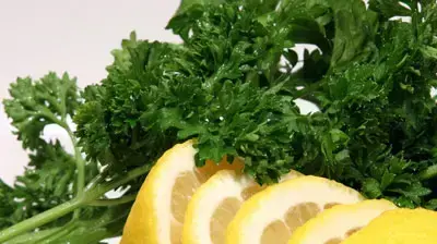 פטרוזיליה לימון פטרוזיליה לימון (ShutterStock)