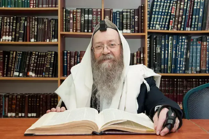 ראיון עם הרב המקובל דוד בצרי, מאי 2011 (עומר מירון) ראיון עם הרב המקובל דוד בצרי, מאי 2011 (עומר מירון)