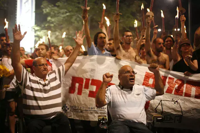 צעדת לפידים במסגרת מאבק הדיור, תל אביב 21.7.2011 יולי 2011 (מגד גוזני) צעדת לפידים במסגרת מאבק הדיור, תל אביב 21.7.2011 יולי 2011 (מגד גוזני)