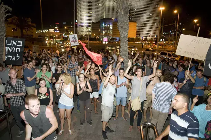 הפגנה במסגרת מחאת הדיור בתל אביב (נמרוד סונדרס) הפגנה במסגרת מחאת הדיור בתל אביב (נמרוד סונדרס)