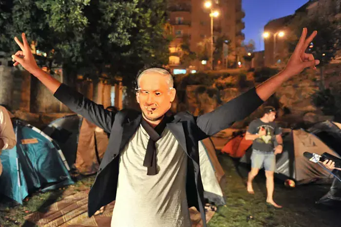 מחאת הדיור בהפגנה ביבי מורח את העם, יולי 2011 (עומר מירון) מחאת הדיור בהפגנה ביבי מורח את העם, יולי 2011 (עומר מירון)