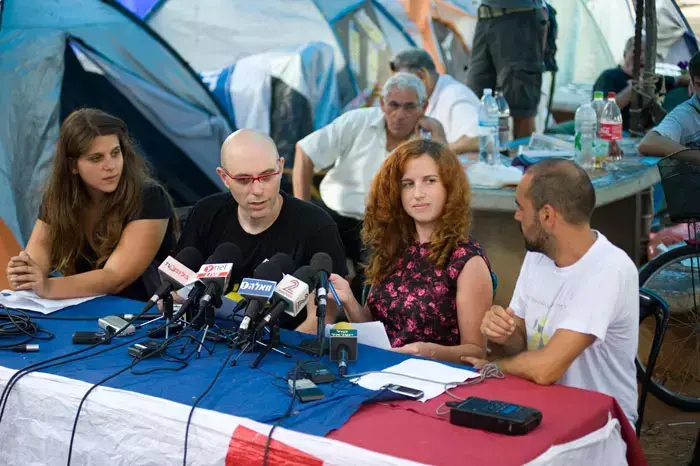 מסיבת עיתונאים במאהל המחאה בשדרות רוטשילד, 31.7.2011 (נמרוד סונדרס) מסיבת עיתונאים במאהל המחאה בשדרות רוטשילד, 31.7.2011 (נמרוד סונדרס)
