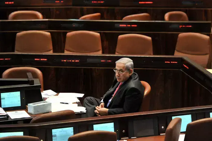 ראש הממשלה בנימין נתניהו במליאת הכנסת, אוגוסט 2011 (עומר מירון) ראש הממשלה בנימין נתניהו במליאת הכנסת, אוגוסט 2011 (עומר מירון)